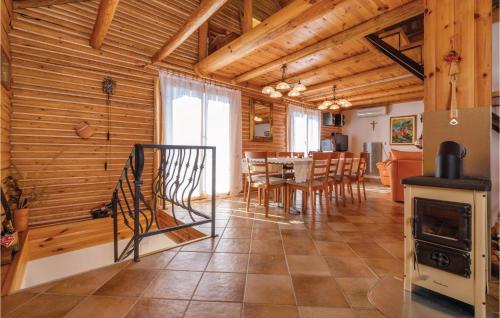 Cozy Home In Jastrebarsko With Kitchen