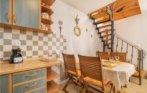 Cozy Home In Jastrebarsko With Kitchen