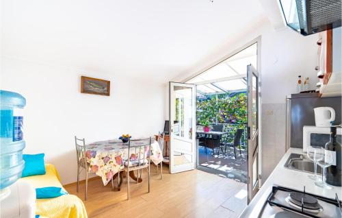  Two-Bedroom Apartment in Zavalatica in Zavalatica