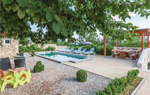  Apartment Ugljan with Outdoor Swimming Pool 317, Pension in Ugljane bei Bradarići