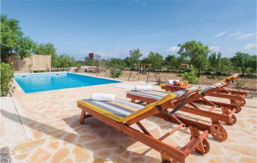 Nice Home In Radonic With Outdoor Swimming Pool