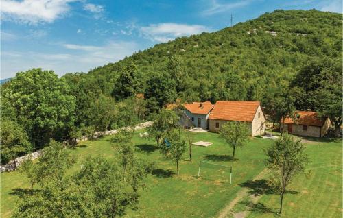  Beautiful Home In Gracac With 4 Bedrooms, Sauna And Wifi, Pension in Gračac bei Podkosa