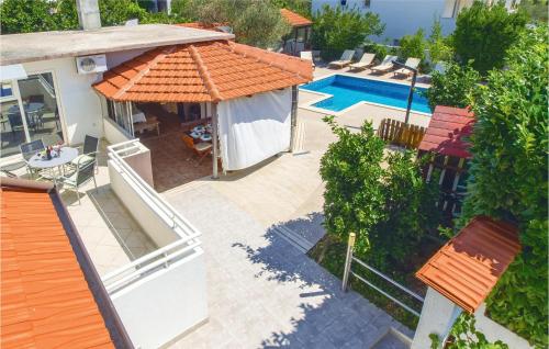 Beautiful Home In Okrug Gornji With Outdoor Swimming Pool