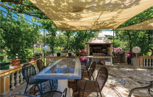  Amazing apartment in Kampor with 1 Bedrooms and WiFi in Kampor