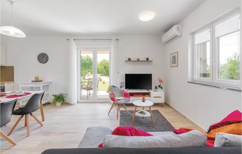 Amazing Home In Trget in Brgod