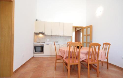  Two-Bedroom Apartment in Zdrelac in Ždrelac