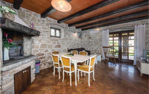 Beautiful Home In Porec With Wifi