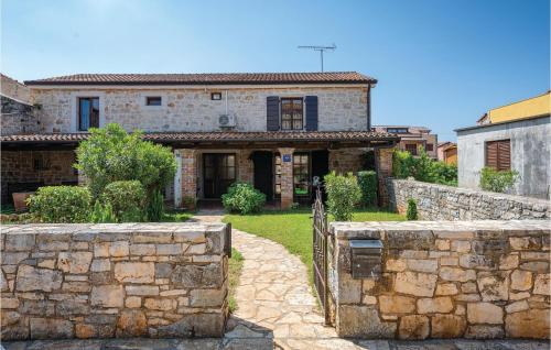 Beautiful Home In Porec With Wifi