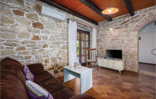 Beautiful Home In Porec With Wifi