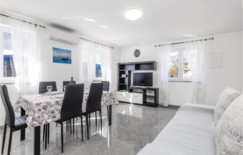  Stunning home in Jurdani with 3 Bedrooms and WiFi in 51213 Jurdani