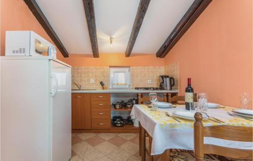  Two-Bedroom Apartment in Kastelir in Kaštelir