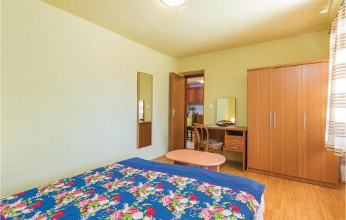 Pet Friendly Apartment In Porec With Wifi