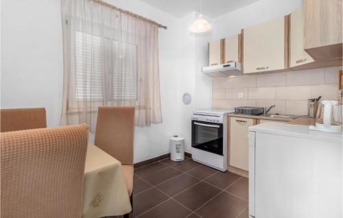 Kitchen, 3 Bedroom Lovely Apartment In Novi Vinodolski in Donji Zagon