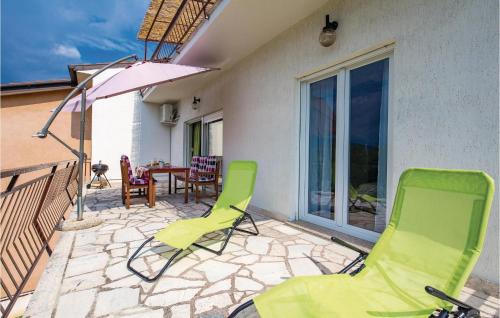 Balkons/terase, 3 Bedroom Lovely Apartment In Jurdani in Jusici