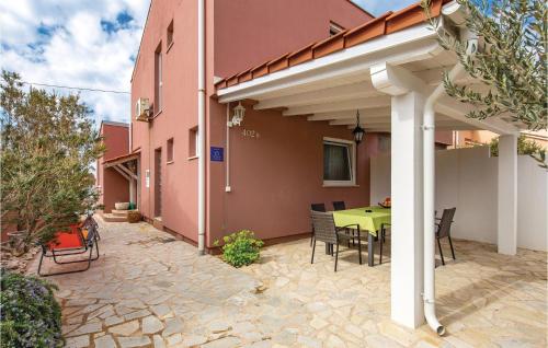 Awesome home in Rab with 3 Bedrooms and WiFi - Rab