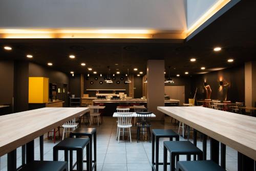 Ibis Praha Old Town - image 7