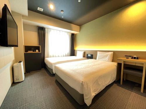 Superior Twin Room image 9