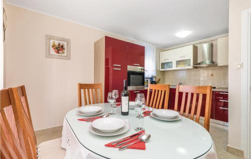  Stunning apartment in Viskovo with 1 Bedrooms and WiFi in Viskovo