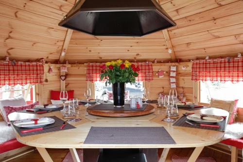 La Roche Bleue chambre d'hôte Murs-et-Gélignieux