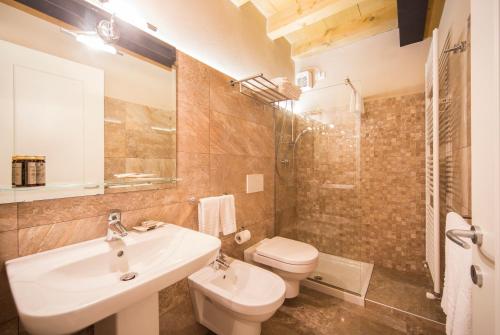 Lady Capulet Apartments - image 11