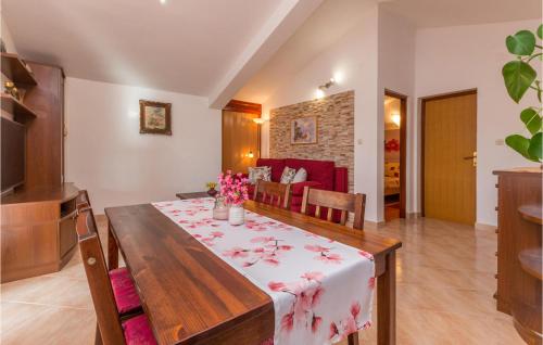 Cozy Apartment In Krusevo With Wifi