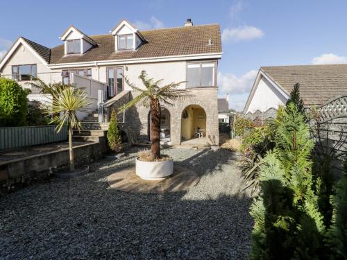 The Chalet - Rhostrehwfa