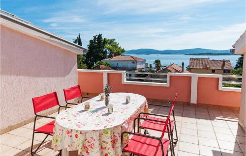 Gorgeous Apartment In Sv,filip I Jakov With Kitchen - Sveti Filip i Jakov