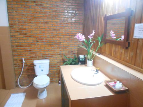 Bungalow with River View image 2