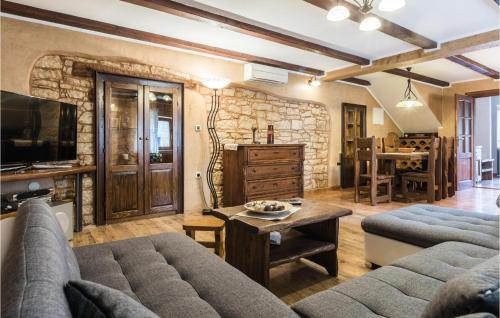  Apartment Dolinci with Fireplace III, Unterkunft in Gljuščići