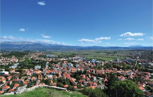 Awesome Home In Sinj With Jacuzzi