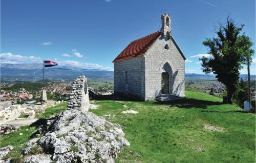 Gorgeous Home In Sinj With Jacuzzi