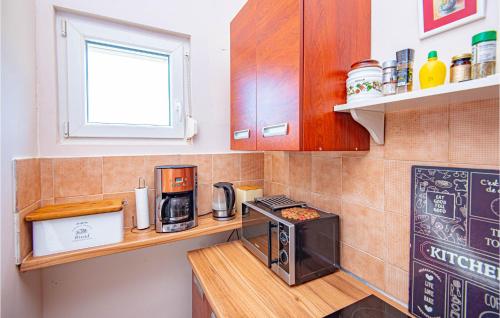 Amazing Apartment In Raslina With Wifi