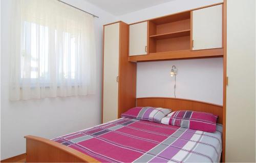 2 Bedroom Nice Apartment In Vir