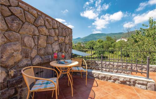 ระเบียง/ชานเรือน, Cozy Home In Bregi With Wifi in เบรกี