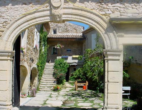 Le Mas de la Roche in Montbrison-sur-Lez