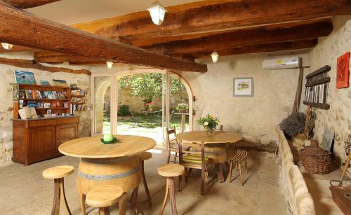 Vestabils, Le Mas de la Roche in Montbrison-sur-Lez