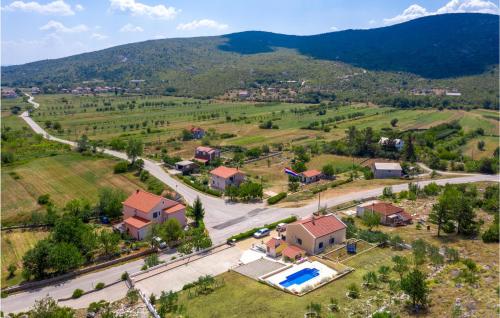 Cozy Home In Neoric With Outdoor Swimming Pool