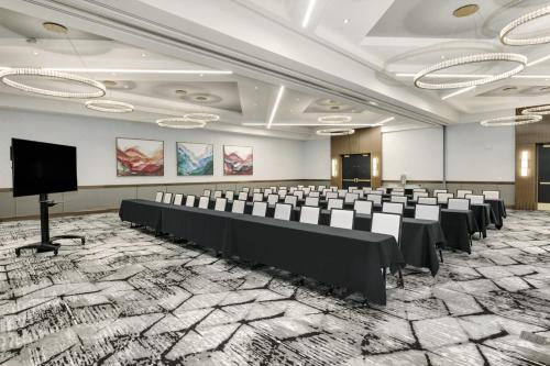 크라운 플라자 랜싱 바이 IHG - 연회장