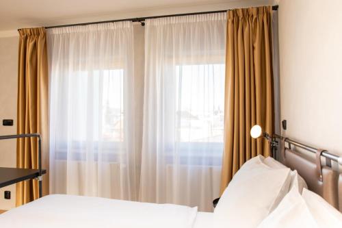 Miss Sophie's Downtown - image 11