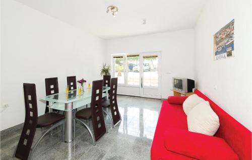  One-Bedroom Apartment in Kastel Kambelovac, Unterkunft in Kaštela