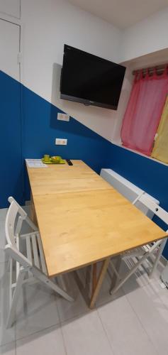 Studio Apartment between Nice and Cannes - Marina baie des Anges - Beach restaurants shops - tea/coffee/sugar/bed linen and towels - main image