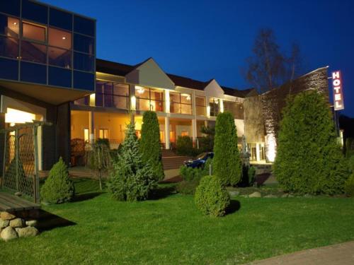 Вхід, Hotel Kamiza in Вишкув