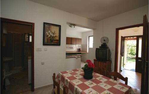 Awesome Apartment In Labin With Wifi