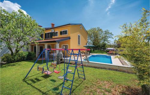 B&B Žminj - Amazing Home In Zminj With 3 Bedrooms, Wifi And Outdoor Swimming Pool - Bed and Breakfast Žminj