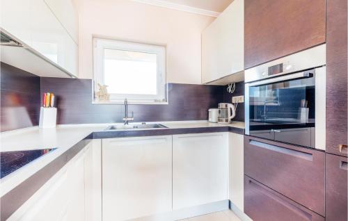3 Bedroom Nice Apartment In Split, Split (photo 9)