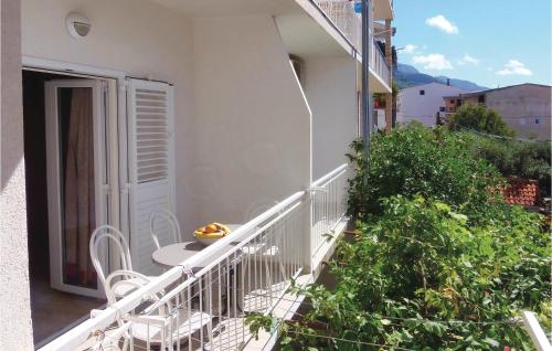 Nice Apartment In Makarska