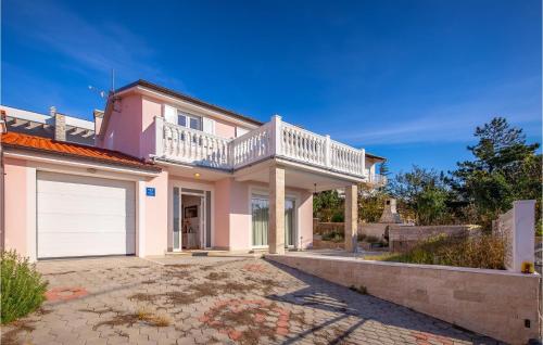 Gorgeous Home In Smrika With Jacuzzi