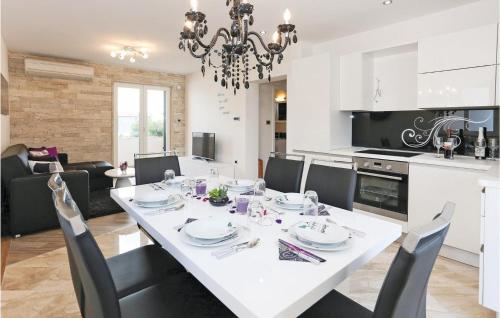  Apartment Solin with Sea View I in Solin