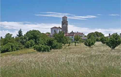 Lovely Home In Kmacici With Kitchen