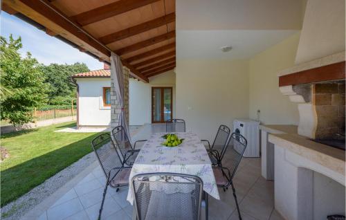 Lovely Home In Kmacici With Kitchen